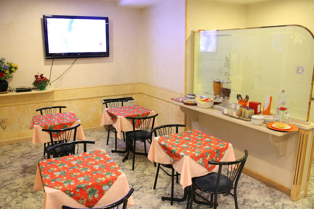 Hotel Vienna interior in Milan